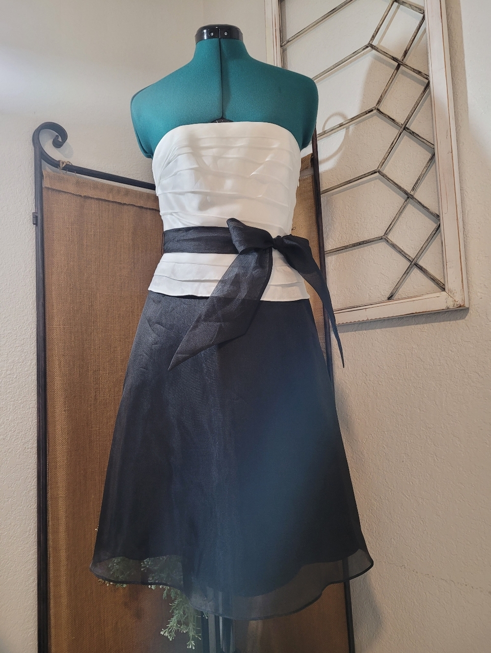 White House Black Market Strapless Black and White Cocktail Formal Dress Size 2